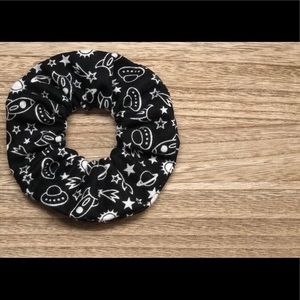 Black and White Spaceship Scrunchie Hair Accessory‎